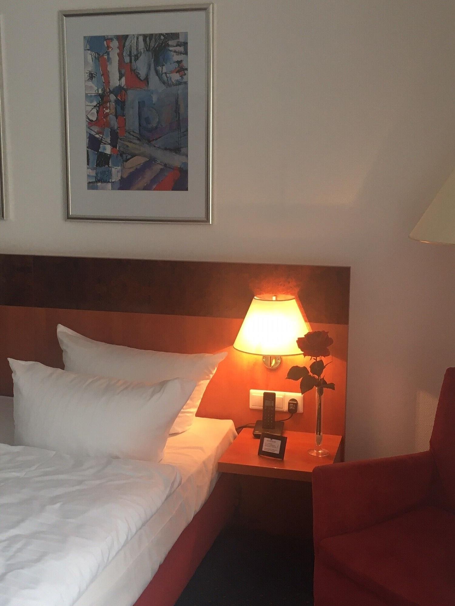 Hotel Alexander Am Zoo Francoforte sul Meno Esterno foto