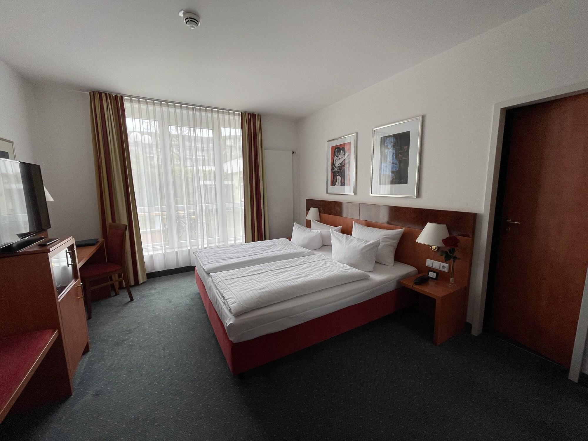 Hotel Alexander Am Zoo Francoforte sul Meno Esterno foto