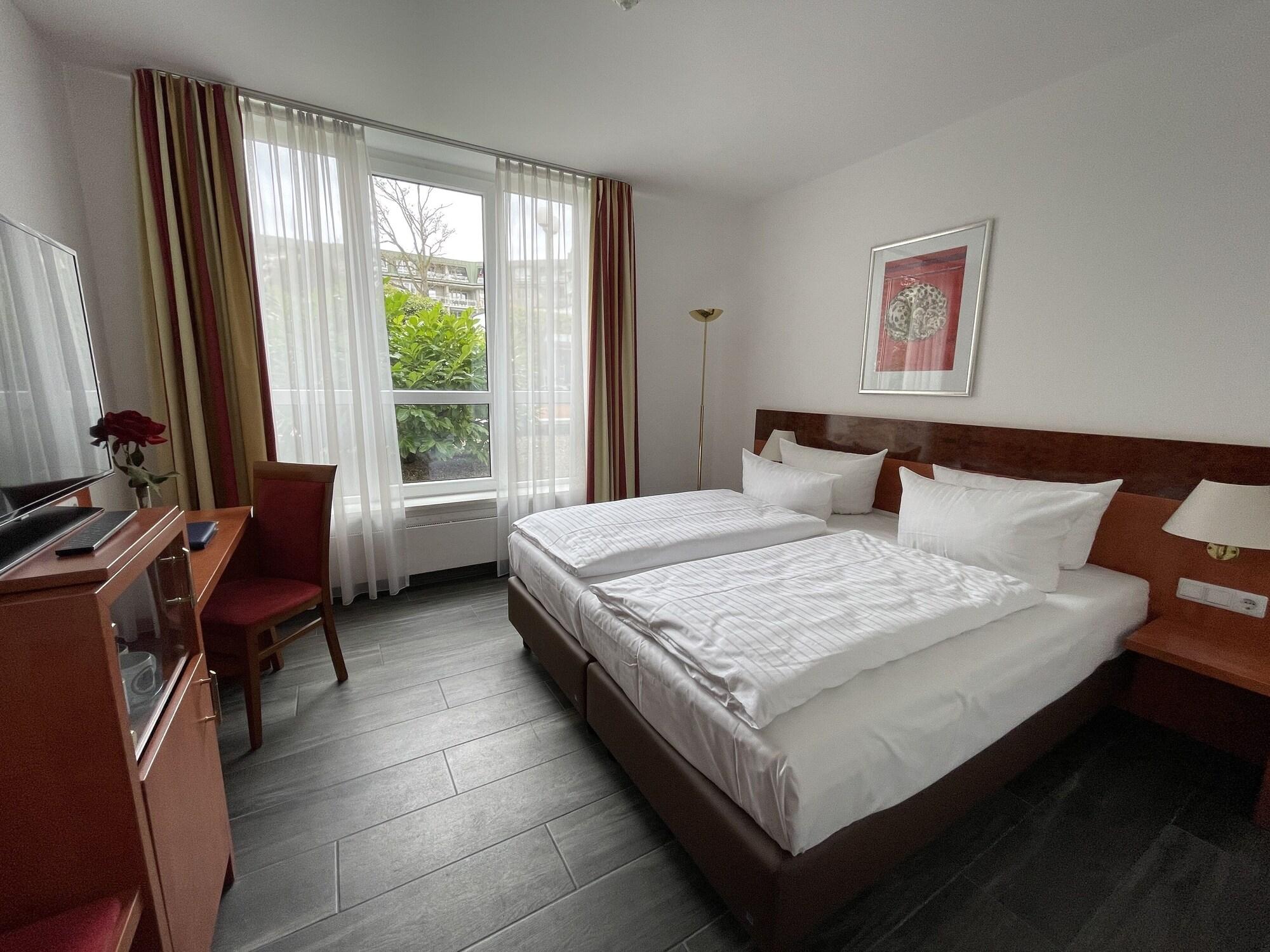 Hotel Alexander Am Zoo Francoforte sul Meno Esterno foto
